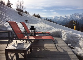Sunny deck in winter at chalet La Piste